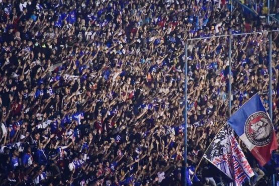 Aremania, Pemegang Teguh Tradisi Suporter Sepak Bola Indonesia (Lucky Aditya/VIVA)