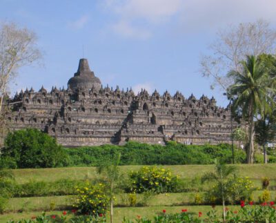 Candi Borobudur (Sumber Wikimedia)