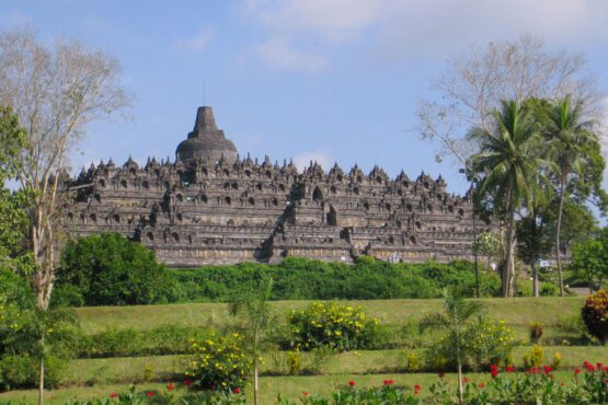 Candi Borobudur (Sumber Wikimedia)