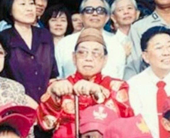 Gus Dur, Sang Guru Bangsa, Sang Bapak Tionghoa Indonesia (Sumber foto: NU Online)