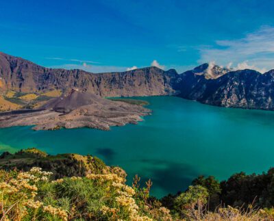 Keindahan Gunung Rinjani (Sumber Aldoarianto.87-Wikimedia)