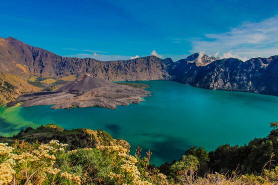 Keindahan Gunung Rinjani (Sumber Aldoarianto.87-Wikimedia)