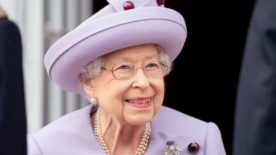 Ratu Elizabeth II dan Cerita Lawatannya ke Indonesia