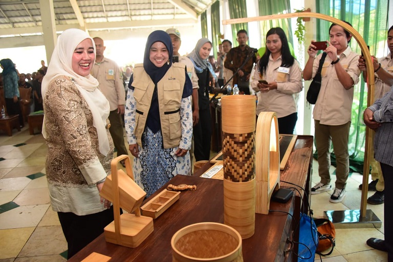 Tingkatkan Produk dari Bambu, Jabar Gulirkan Program Baju Baja